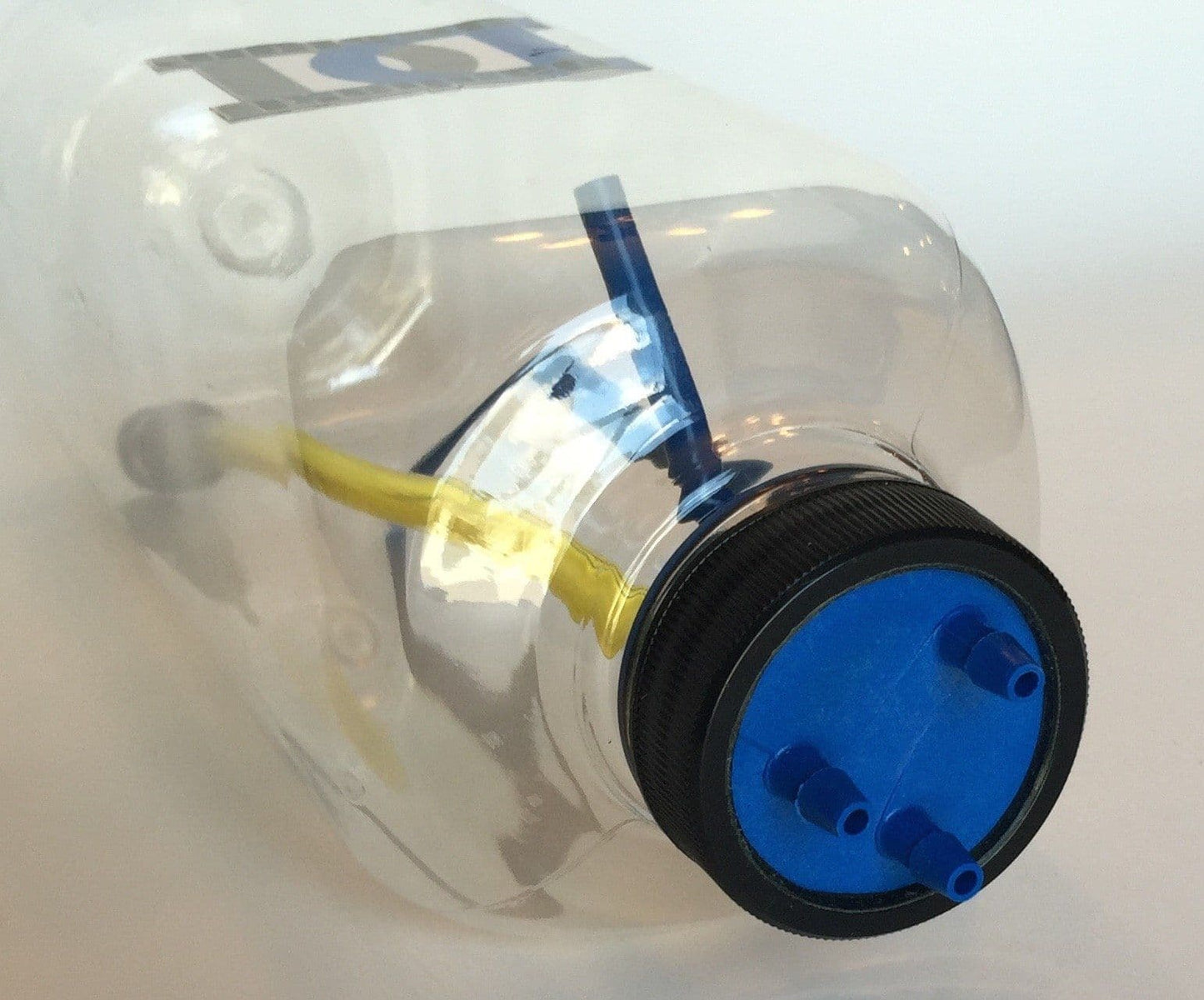 FOURTITUDE 32oz 946ML SMOKE TANK: Fourtitude 32oz 946ml smoke tank, designed for RC planes with smoke systems, ensuring long-lasting smoke effect performance.