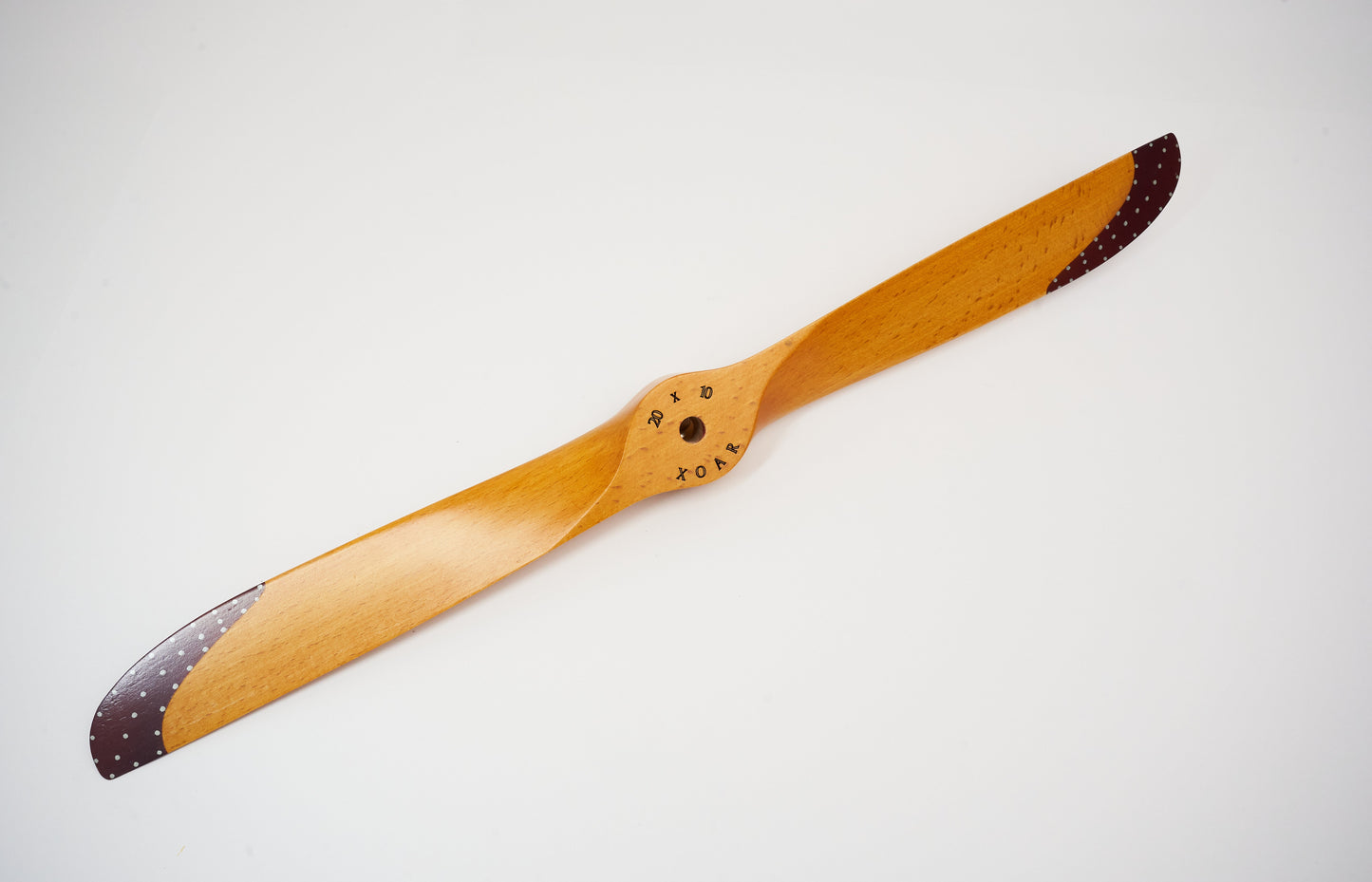 High-performance Xoar sabre propeller for petrol engines, featuring a painted beechwood two-blade design for RC aircraft